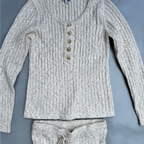 Heartloom Knit Set - Picture 5 of 8